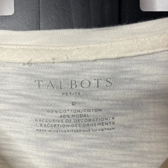 🤍 Talbots Cream Embroidered Peacock Floral Top Petite Long Sleeve 🤍 - Picture 7 of 14